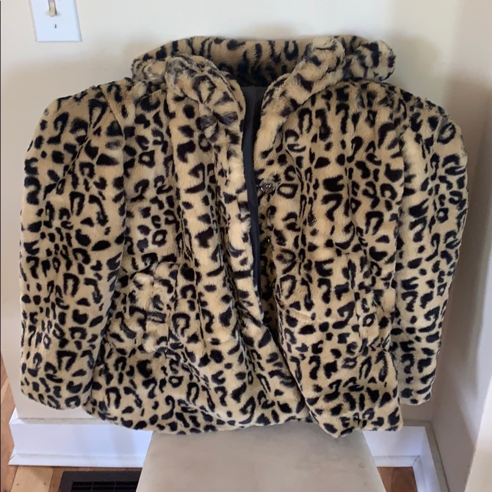 Fluffy cheetah print coat-so warm